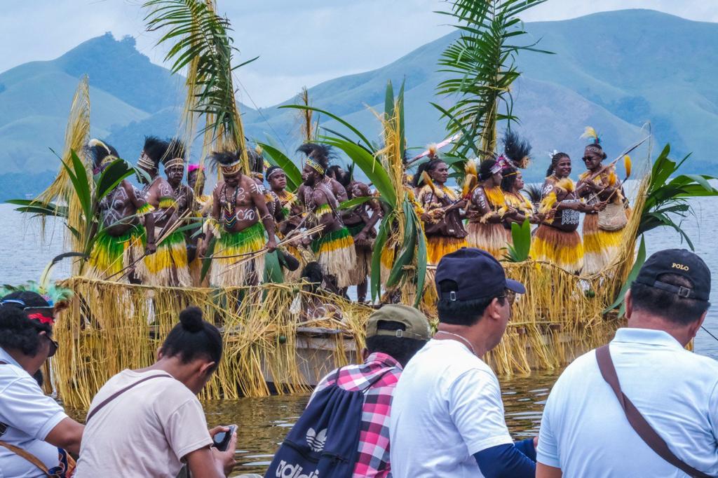 Siaran Pers Menparekraf Festival Danau Sentani 2023 Beri Dampak